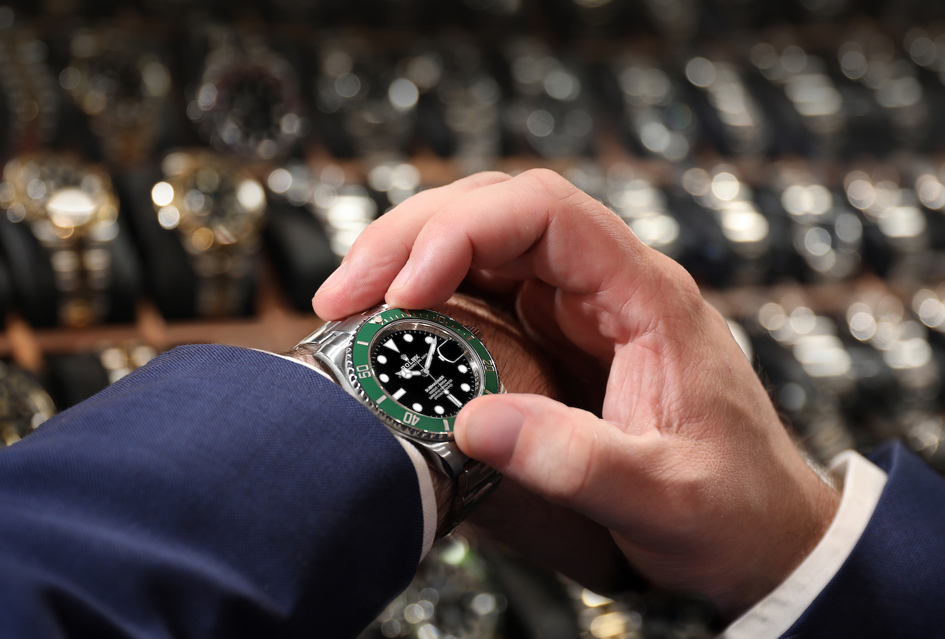 How to Find the Right Watch Size - Rolex Submariner Kermit