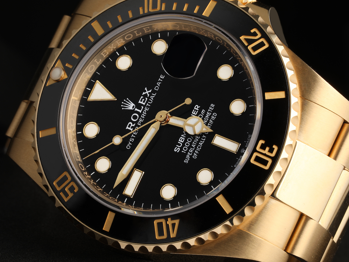 Rolex Submariner 18k Yellow Gold Black Dial Bezel Mens Watch 126618