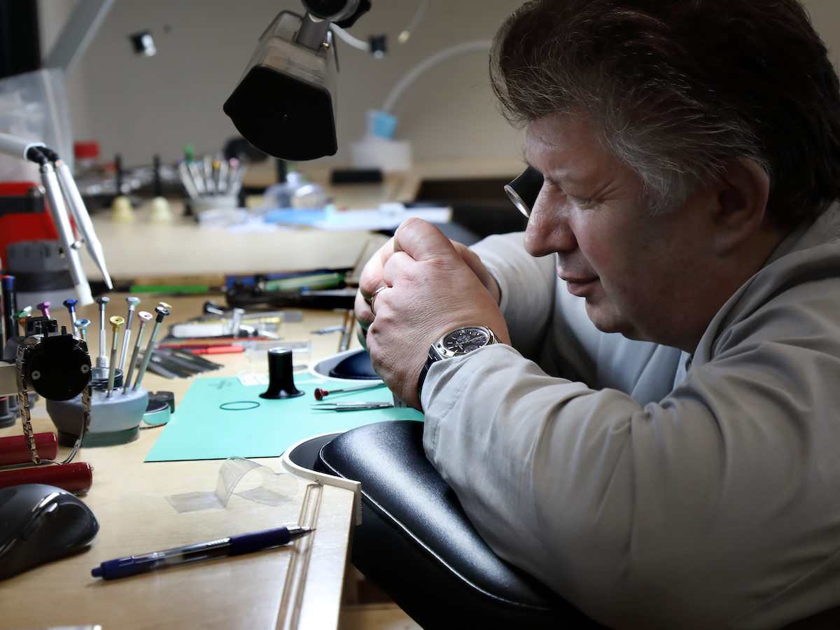 Why do Luxury Watches Need to be Serviced