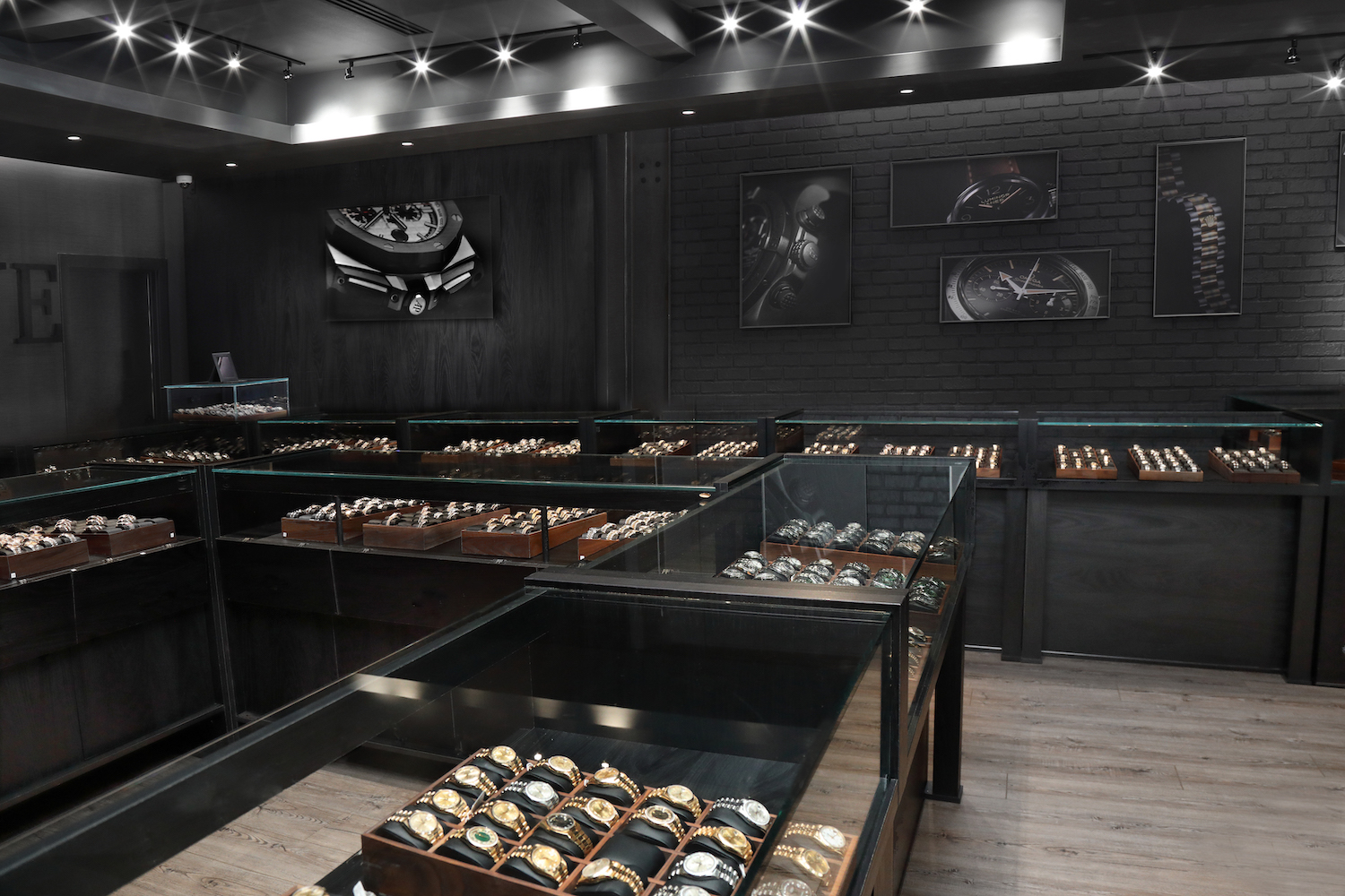 SwissWatchExpo is America's choice retailer of authentic pre-owned watches