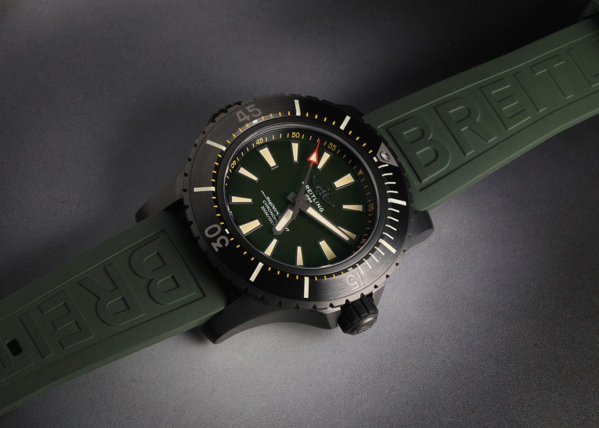 The Breitling Superocean 48 ref. V17369 has an anti-magnetic inner case