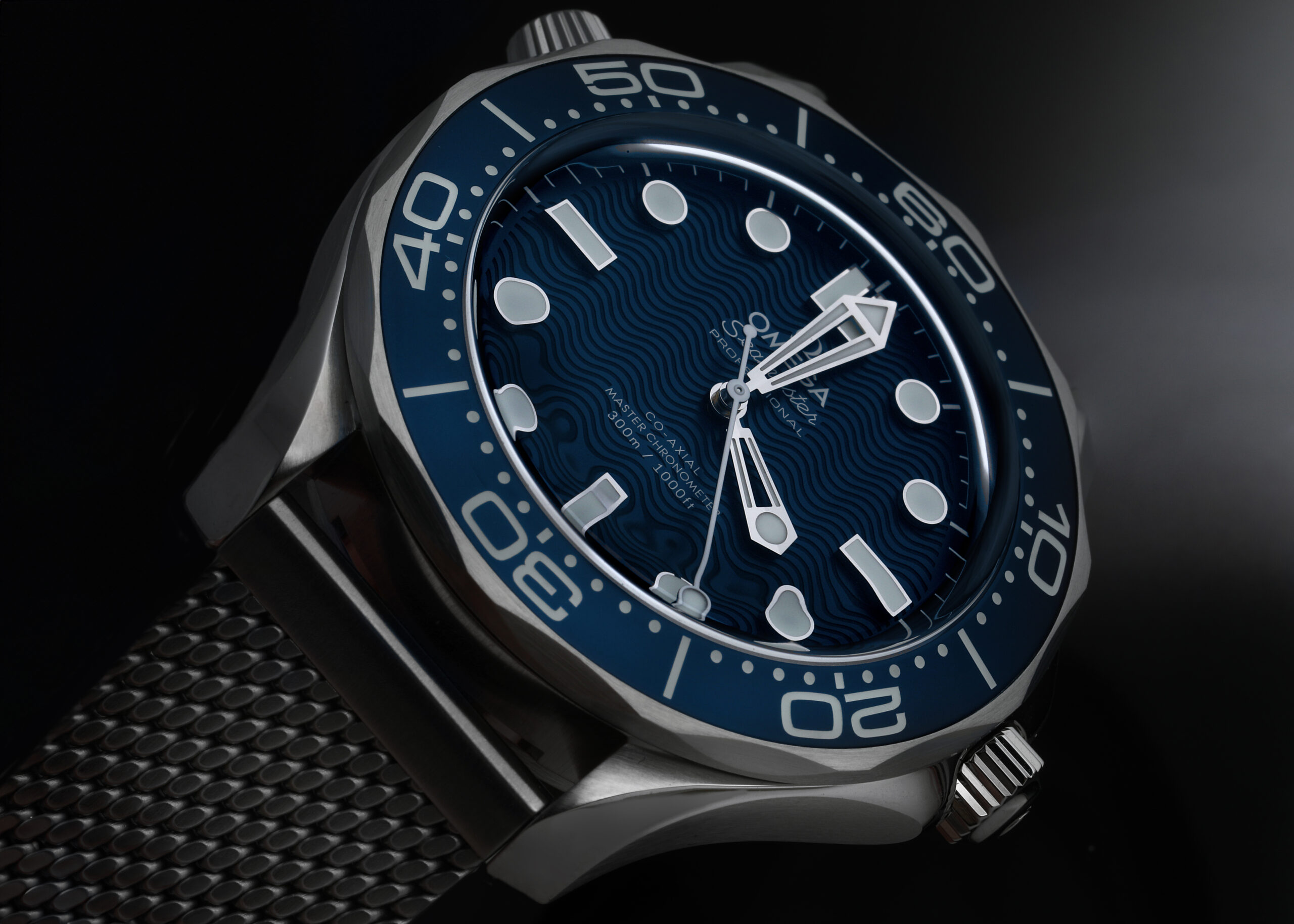 Omega Seamaster Diver James Bond 60th Anniversary Edition Steel Mens Watch 210.30.42.20.03.002
