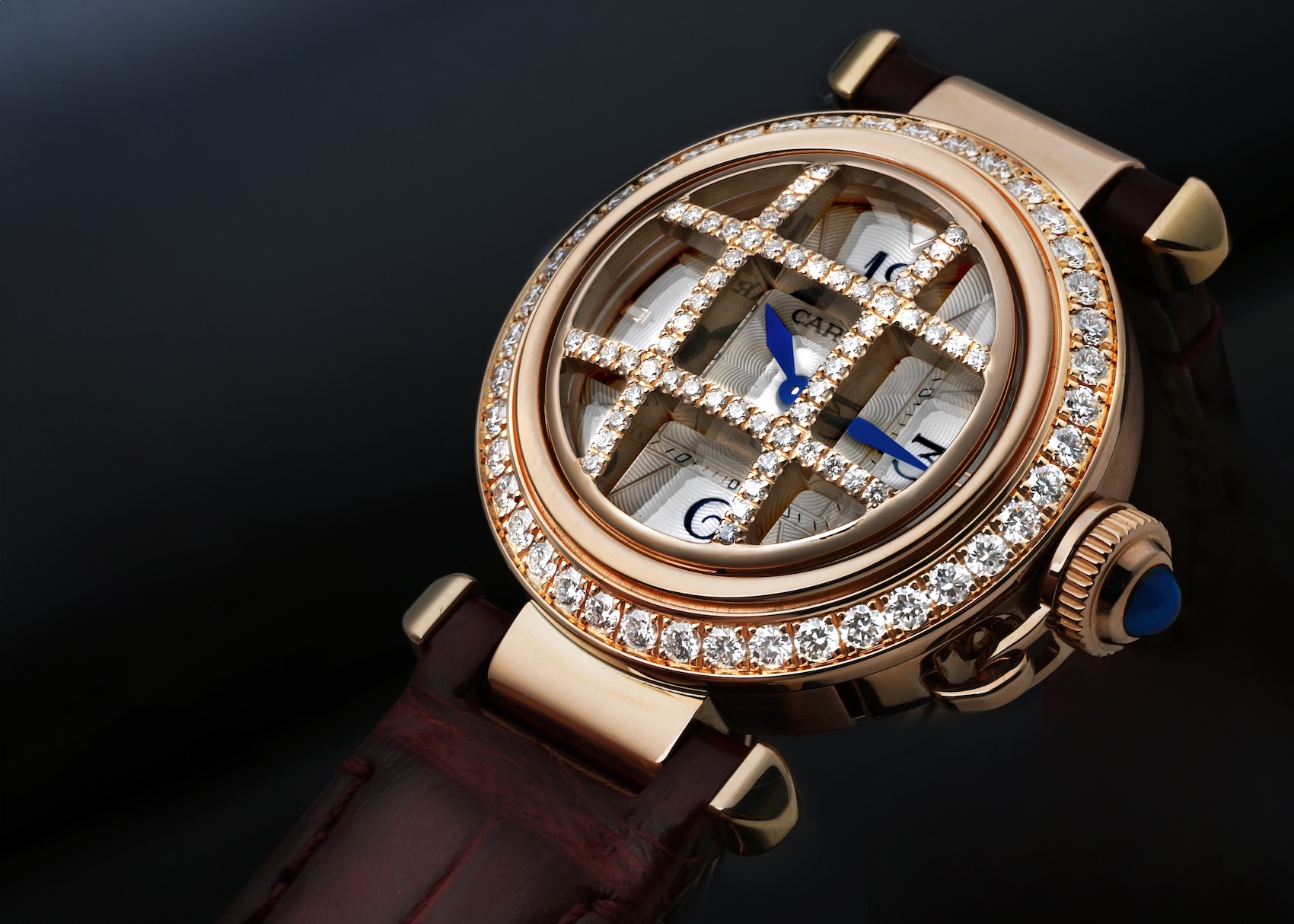 An elegant Cartier Pasha de Cartier ladies' watch in 18k rose gold. The watch features a full diamond-set bezel and a diamond-paved grid over the dial, paired with a brown alligator leather strap.