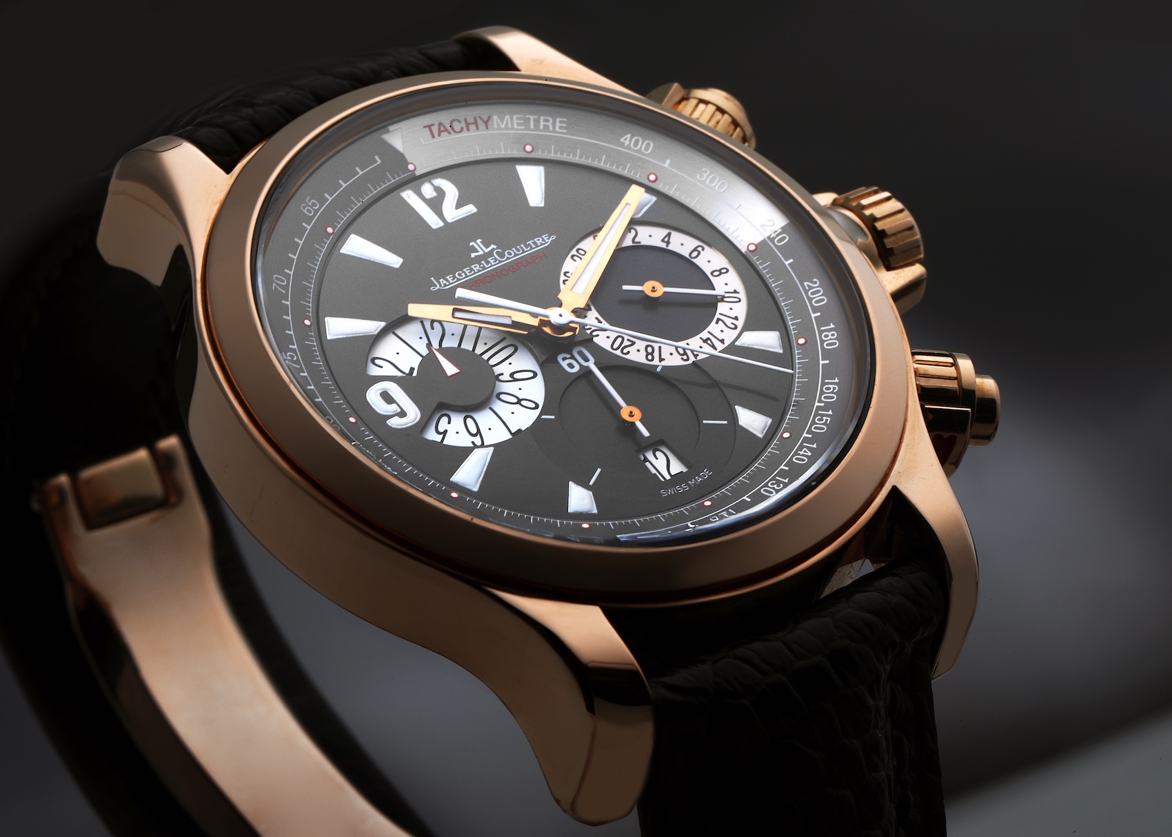 Jaeger-LeCoultre Master Compressor Chronograph in rose gold with a dark charcoal dial, embodying the Silhouette 2026 color trend.