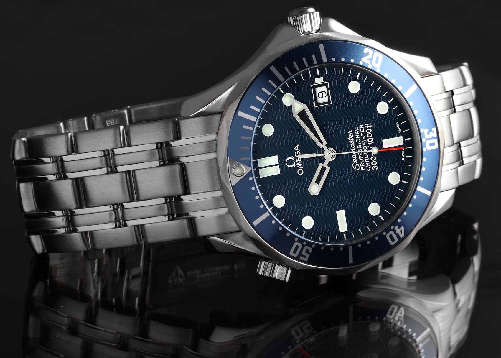 Omega Seamaster Diver 300M 2531.80.00 with blue wave dial and skeleton hands