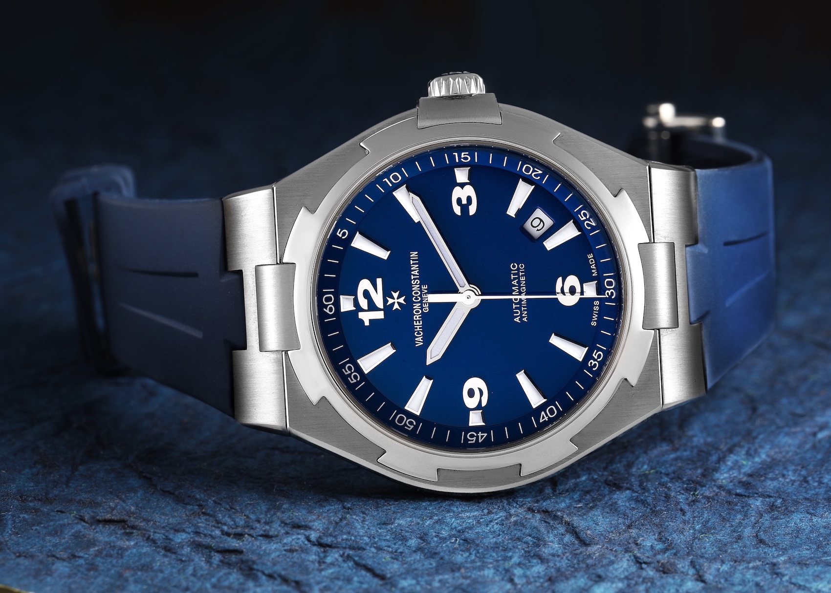 Vacheron Constantin Overseas Phase 2 Ref. 47040 with a blue dial and integrated rubber strap.