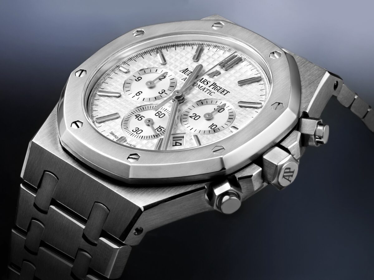 Audemars Piguet Royal Oak Chronograph Ref 26320ST in stainless steel with silver Grande Tapisserie dial.