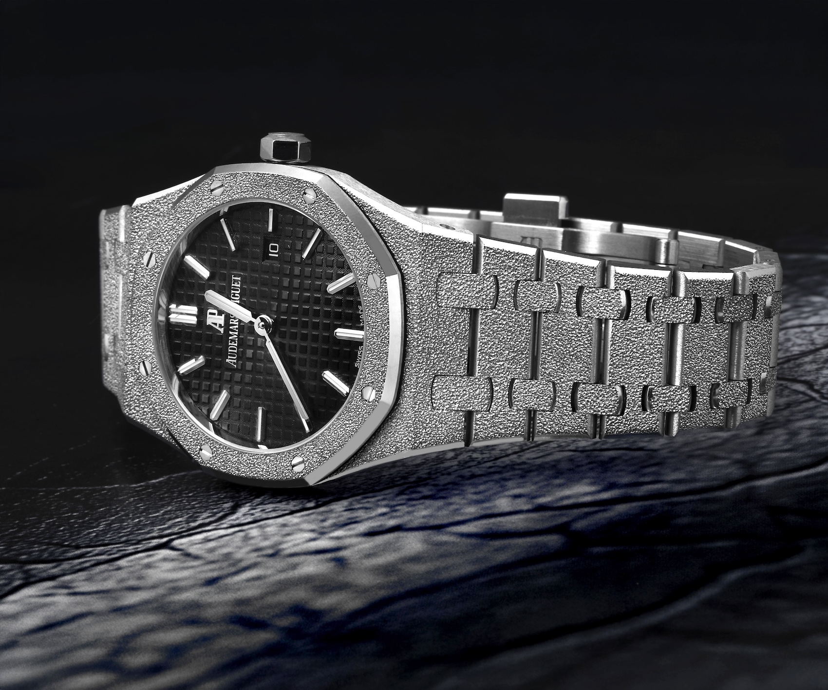 An Audemars Piguet Royal Oak Frosted Gold 33mm watch in 18k white gold, featuring a black Grande Tapisserie dial. 